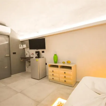 Vasiliki Venetian * Hriszí Aktí Haniá