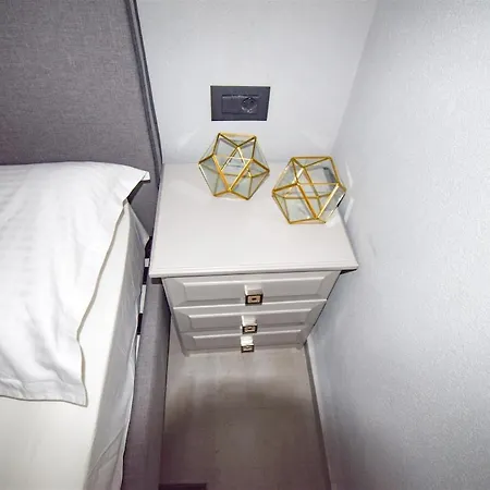 Vasiliki Venetian * Hriszí Aktí Haniá